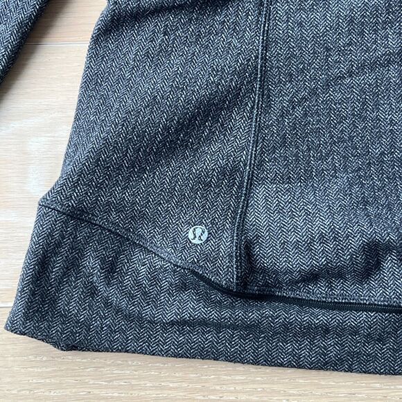 Lululemon Think Fast Pullover - Size 12 - Black Herringbone Pattern - Picture 4 of 5